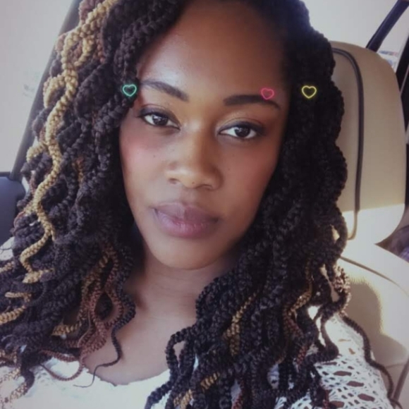 Meet your Posher, Lacey - Picture 1 of 1